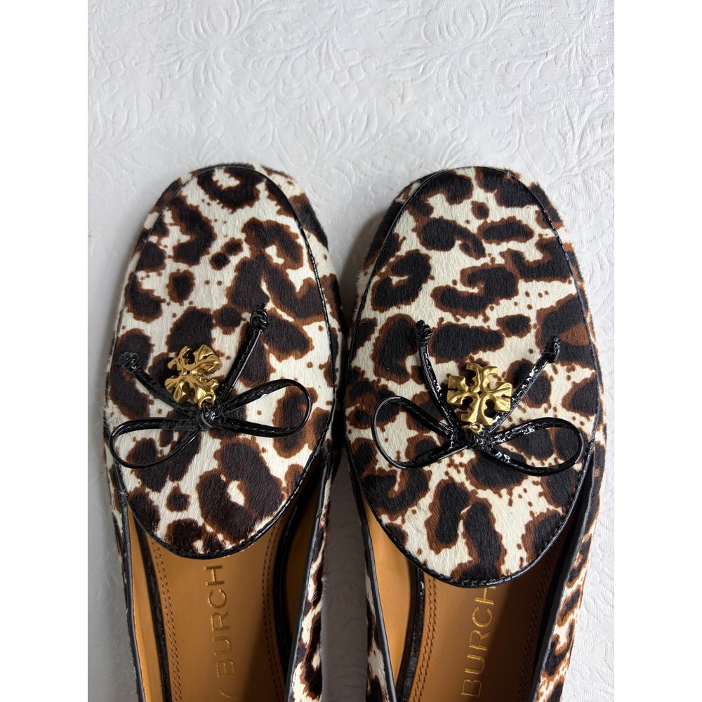 Tory Burch Charm Leopard Calf Hair Loafers Black Leather Trim Logo Bow Flats 8M‎ - Picture 7 of 10